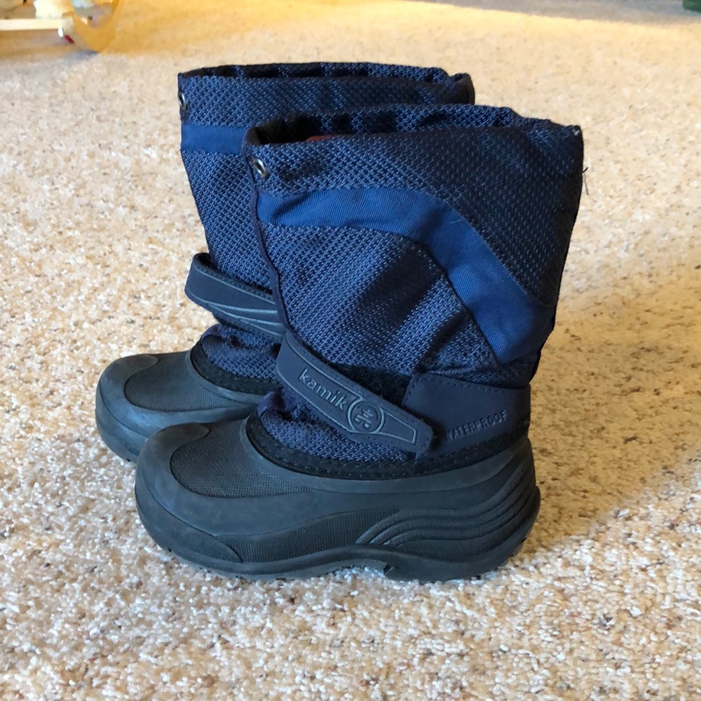 Boys Kamik snow boots with liner. Size 11